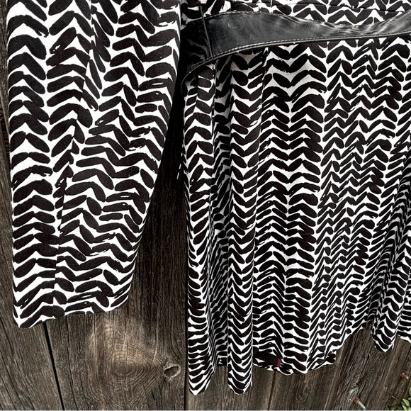 East 5th Black and White Patterned Women's Coat w/ pockets & Black Belt Size XL - Picture 11 of 13